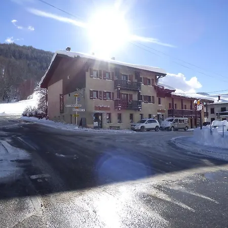 Aparthotel Et Restaurant L'adray 3*